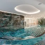 Hotel Tavel &