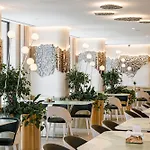 Tavel & Hotel 4*