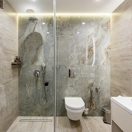 Tavel & Hotel 4*