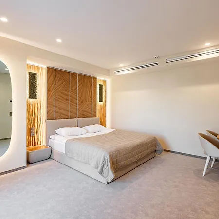 Tavel & Hotel 4*