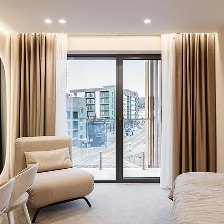 Otel Tavel & 4*