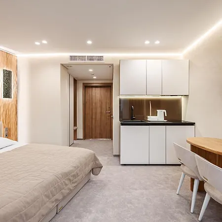 Отель Tavel & 4*