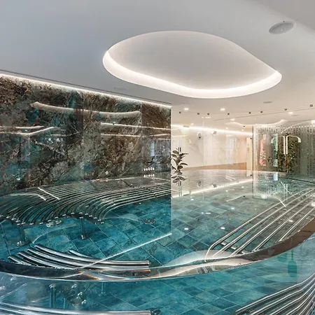 Hotel Tavel &