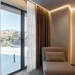 Hotel Tavel & 4*