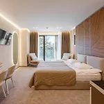 Tavel & 4* Bukowel