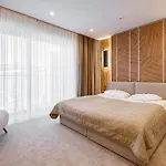 Tavel & 4* Bukowel