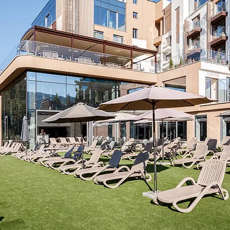 Hotel Tavel & 4*