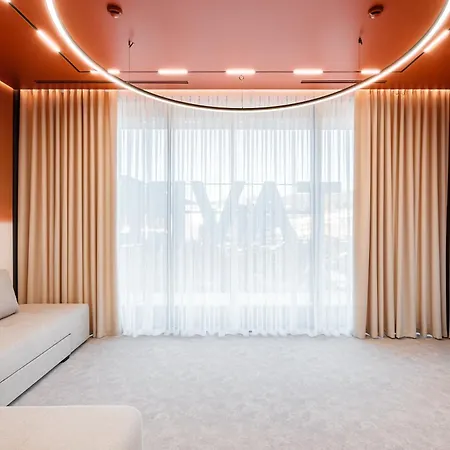 Hotel Tavel & 4*