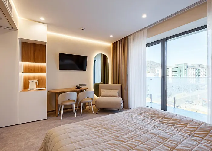 Tavel & Hotell