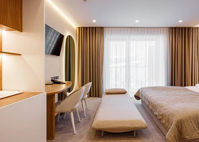 Hotell Tavel & 4*